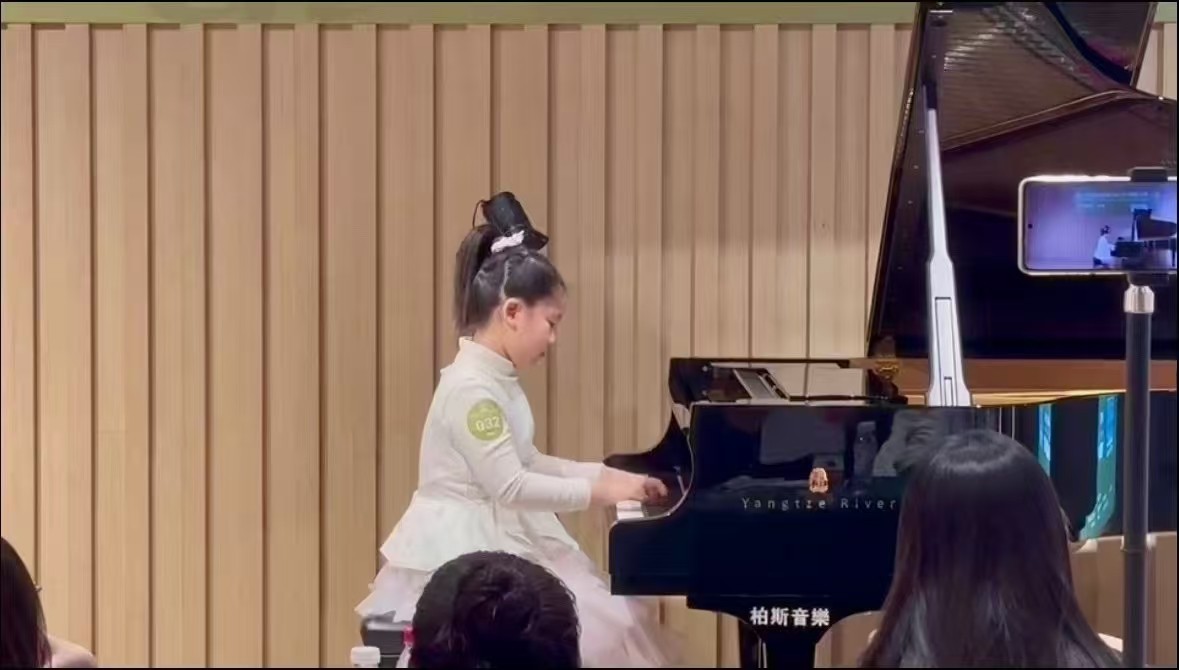 钢琴